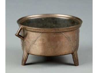Early 17th Century Bronze Twin Handle Cooking Pot, English, circa 1620-1640 - Image 3