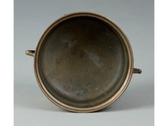 Early 17th Century Bronze Twin Handle Cooking Pot, English, circa 1620-1640 - Image 5