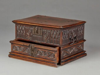 Exceptional Gothic Walnut Tracery Carved Documents Box, Spanish, circa 1470-1500 - Image 3