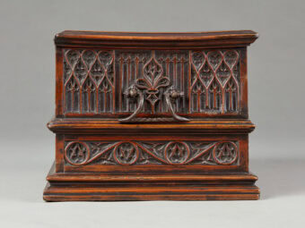 Exceptional Gothic Walnut Tracery Carved Documents Box, Spanish, circa 1470-1500 - Image 5