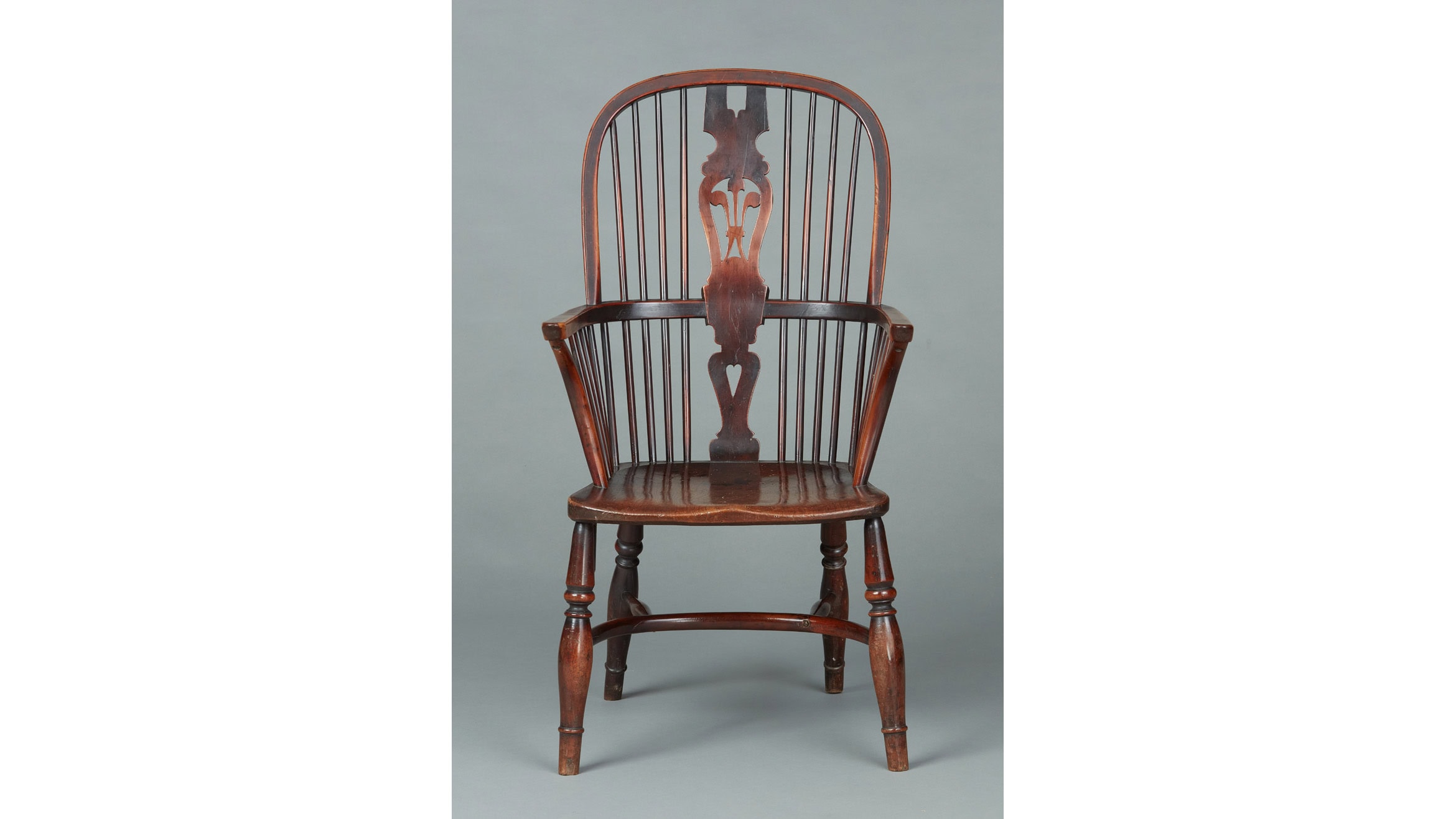 Good George III Yew and Elm Windsor High-back 'Prince of Wales Splat' Armchair, circa 1790-1800