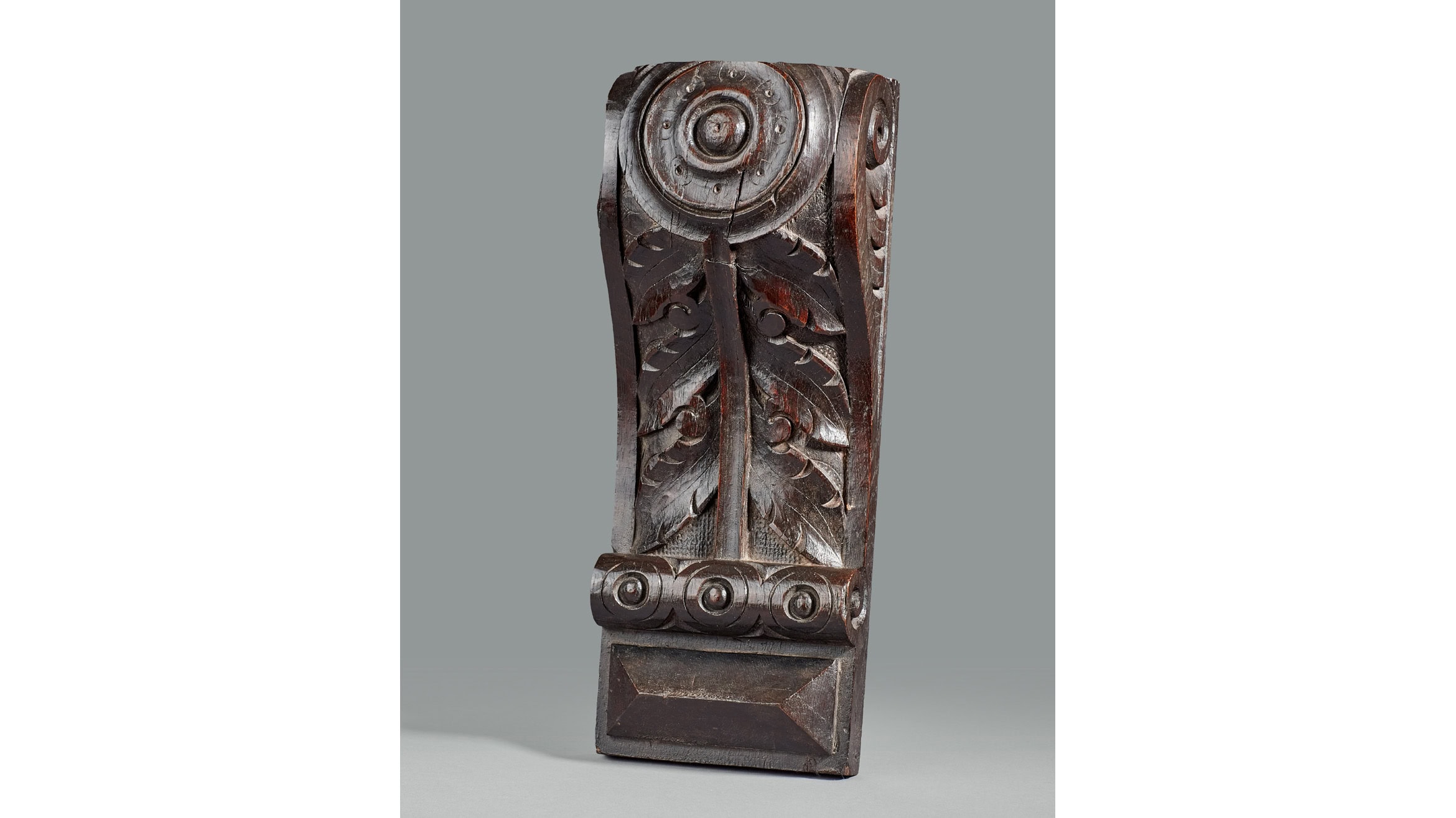 Group of Three Elizabethan Carved Oak Corbels, circa 1590 - Image 4