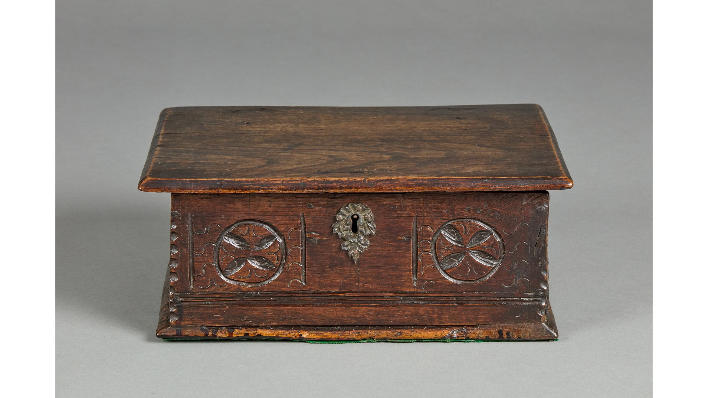 Small Charles II Elm Documents Box, circa 1660–1670 - Image 2