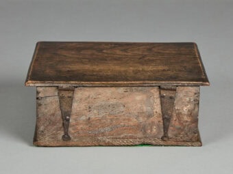Small Charles II Elm Documents Box, circa 1660–1670 - Image 4