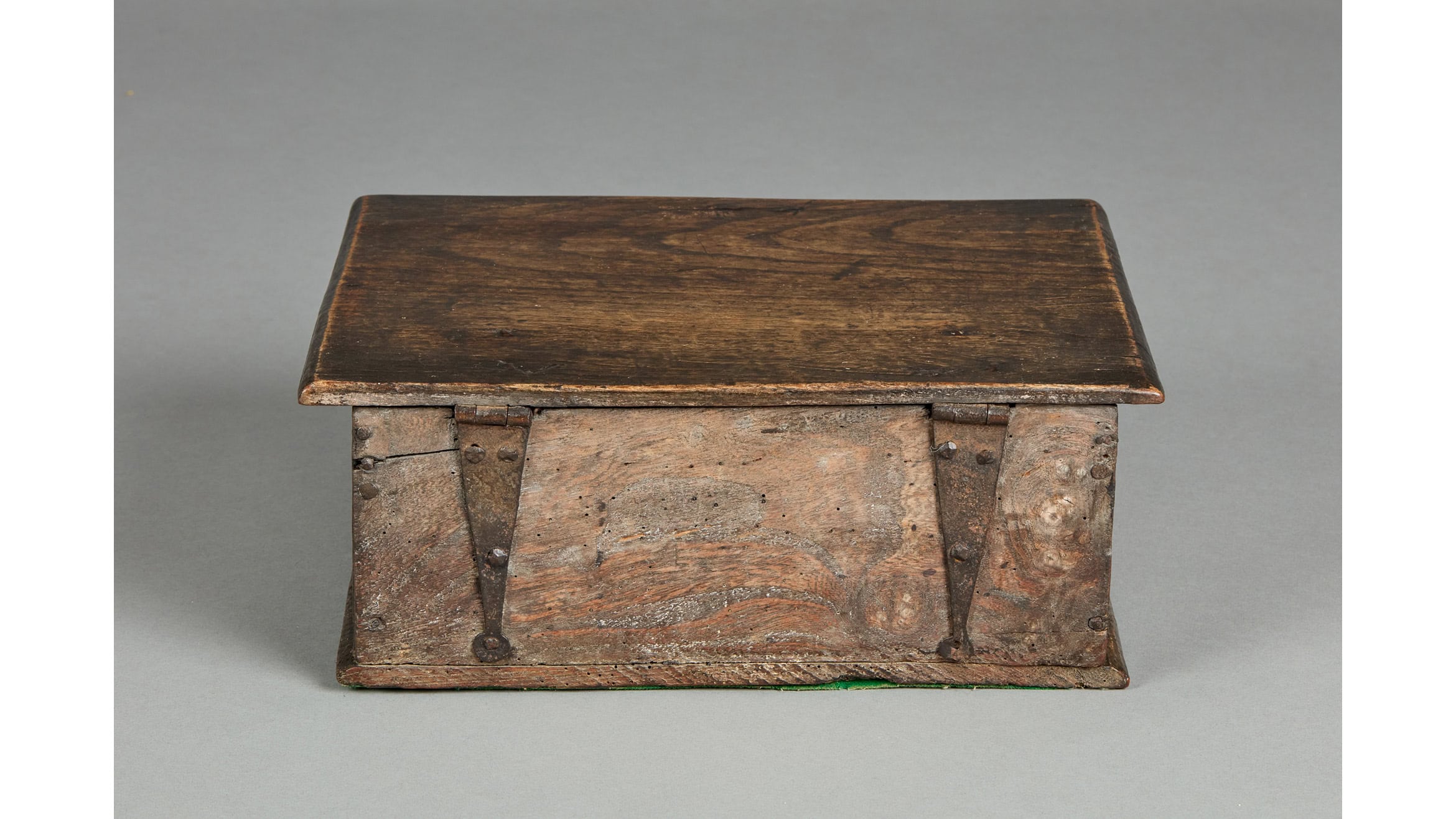 Small Charles II Elm Documents Box, circa 1660–1670 - Image 4