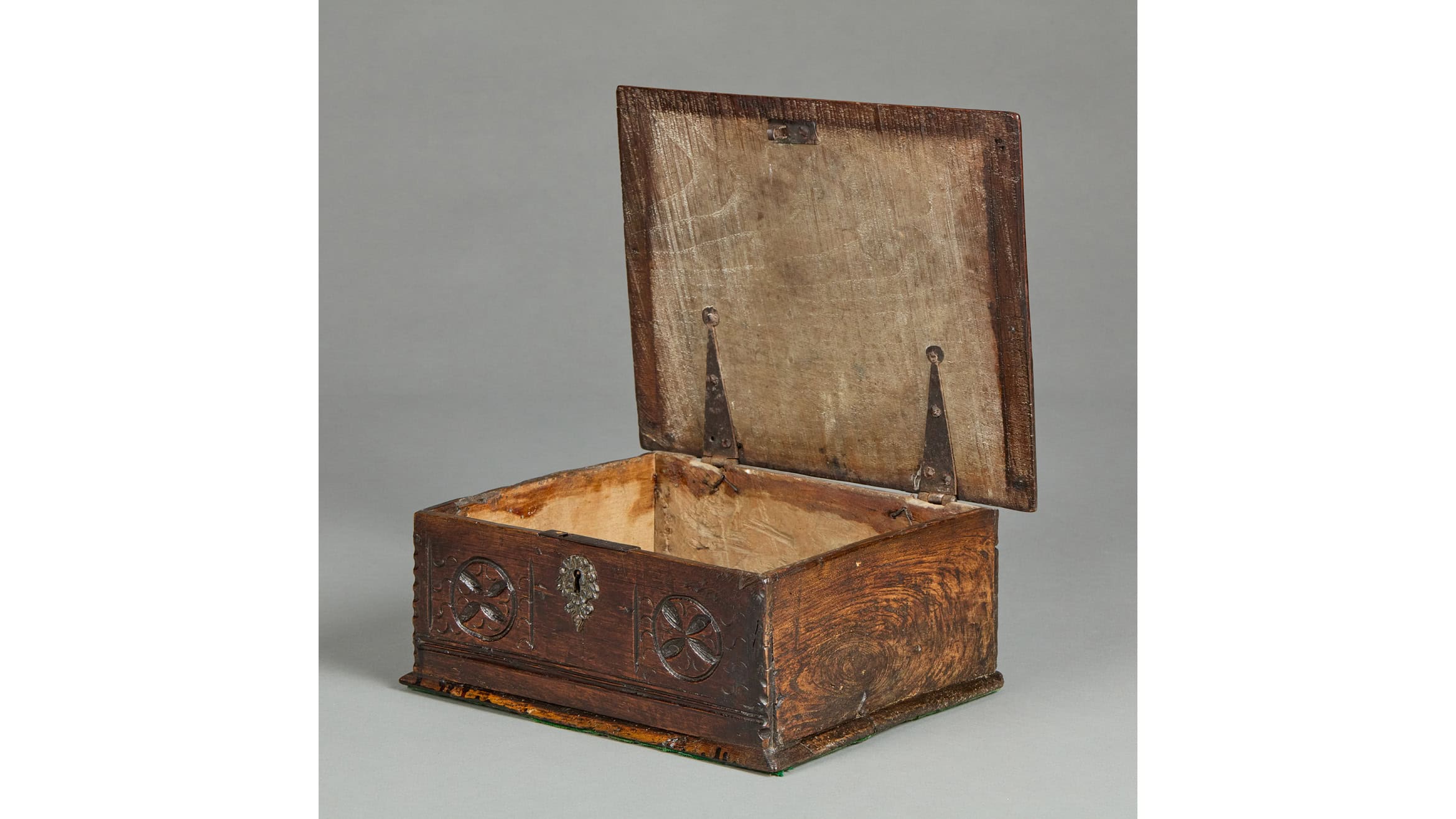 Small Charles II Elm Documents Box, circa 1660–1670 - Image 3